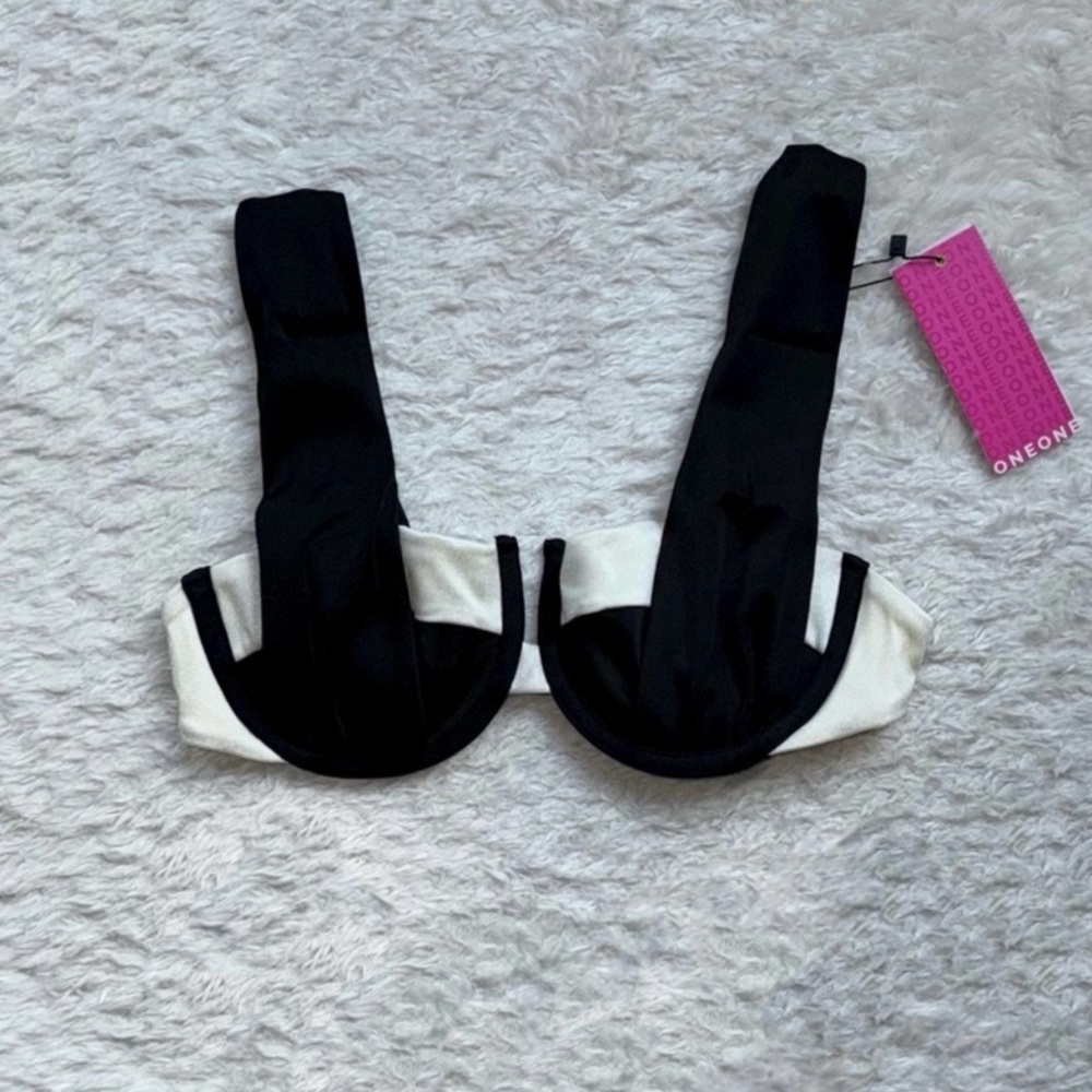 NWT OneOne Swimwear Bikini *Top Only* Cape Amanda Black White Monochrome NEW